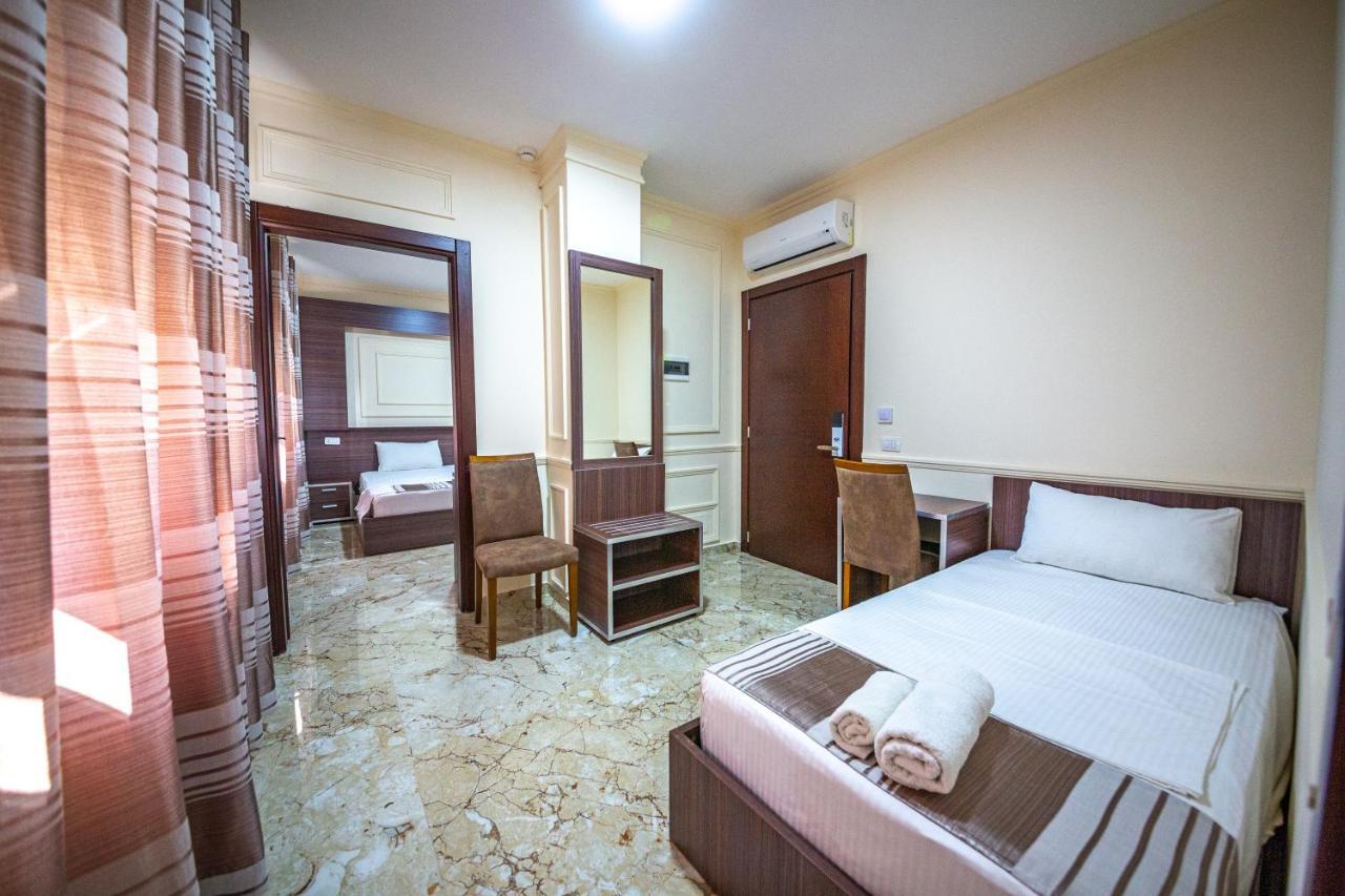 Royal Park Hotel Qerret Zewnętrze zdjęcie