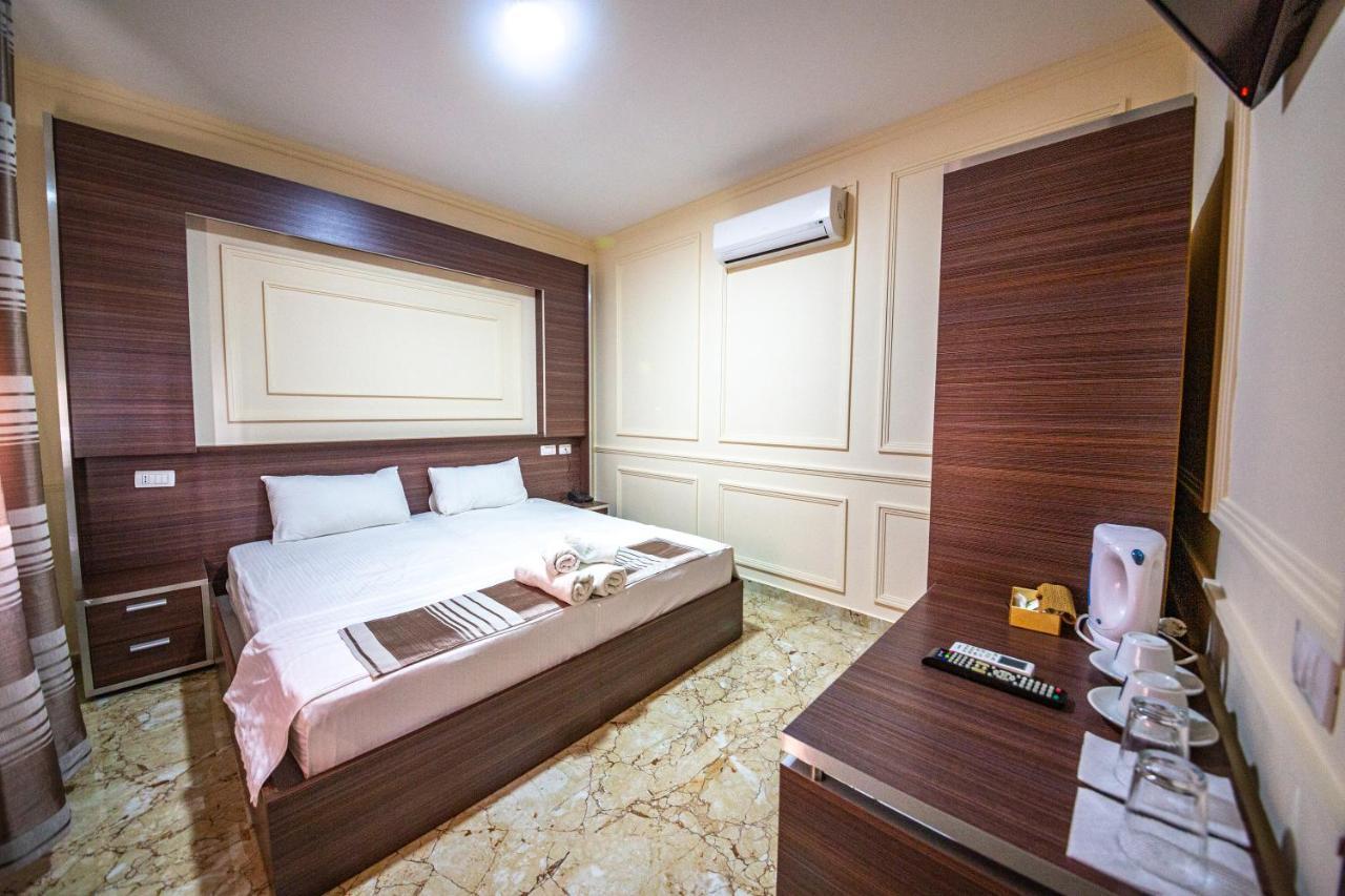 Royal Park Hotel Qerret Zewnętrze zdjęcie