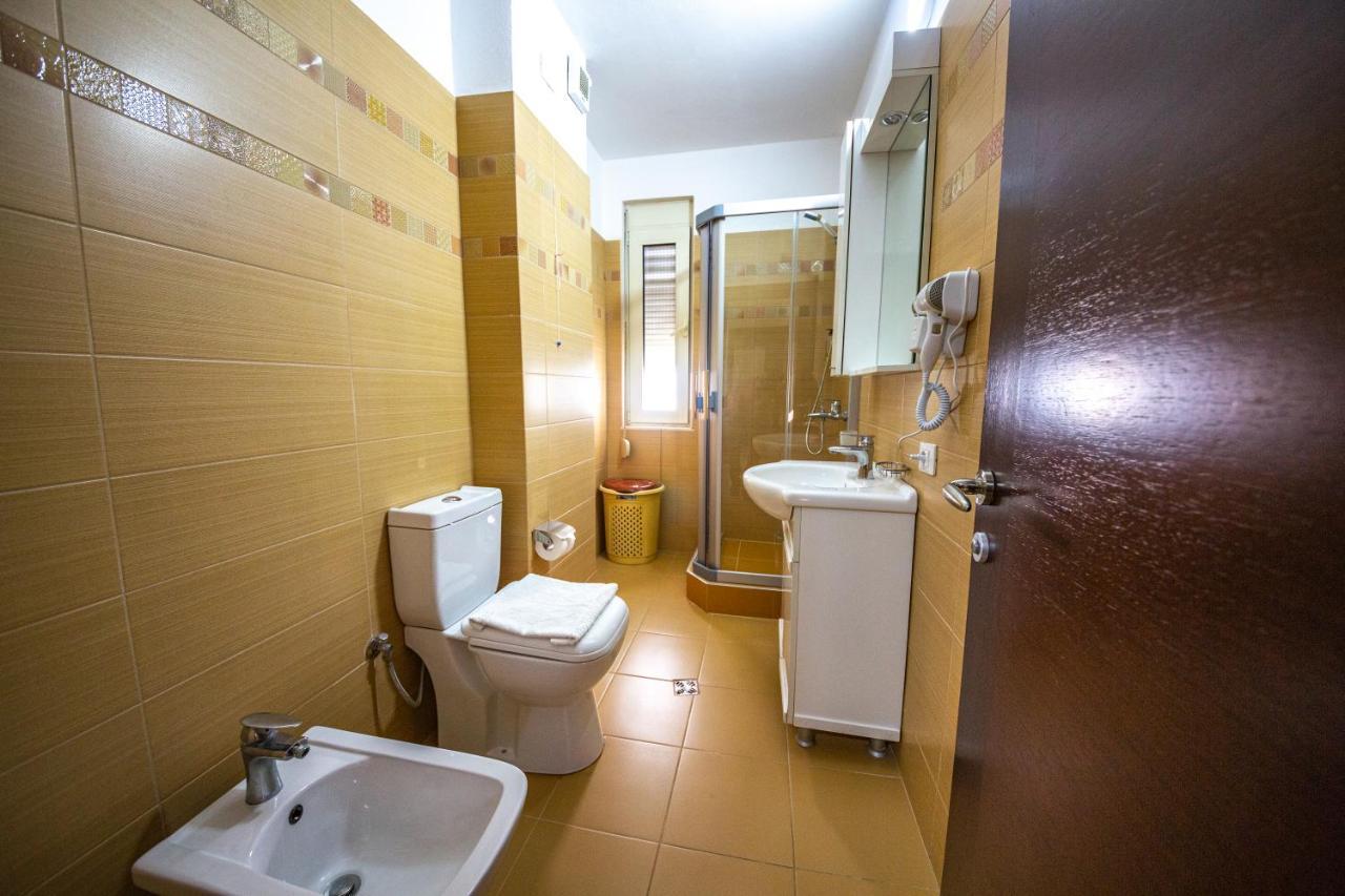Royal Park Hotel Qerret Zewnętrze zdjęcie