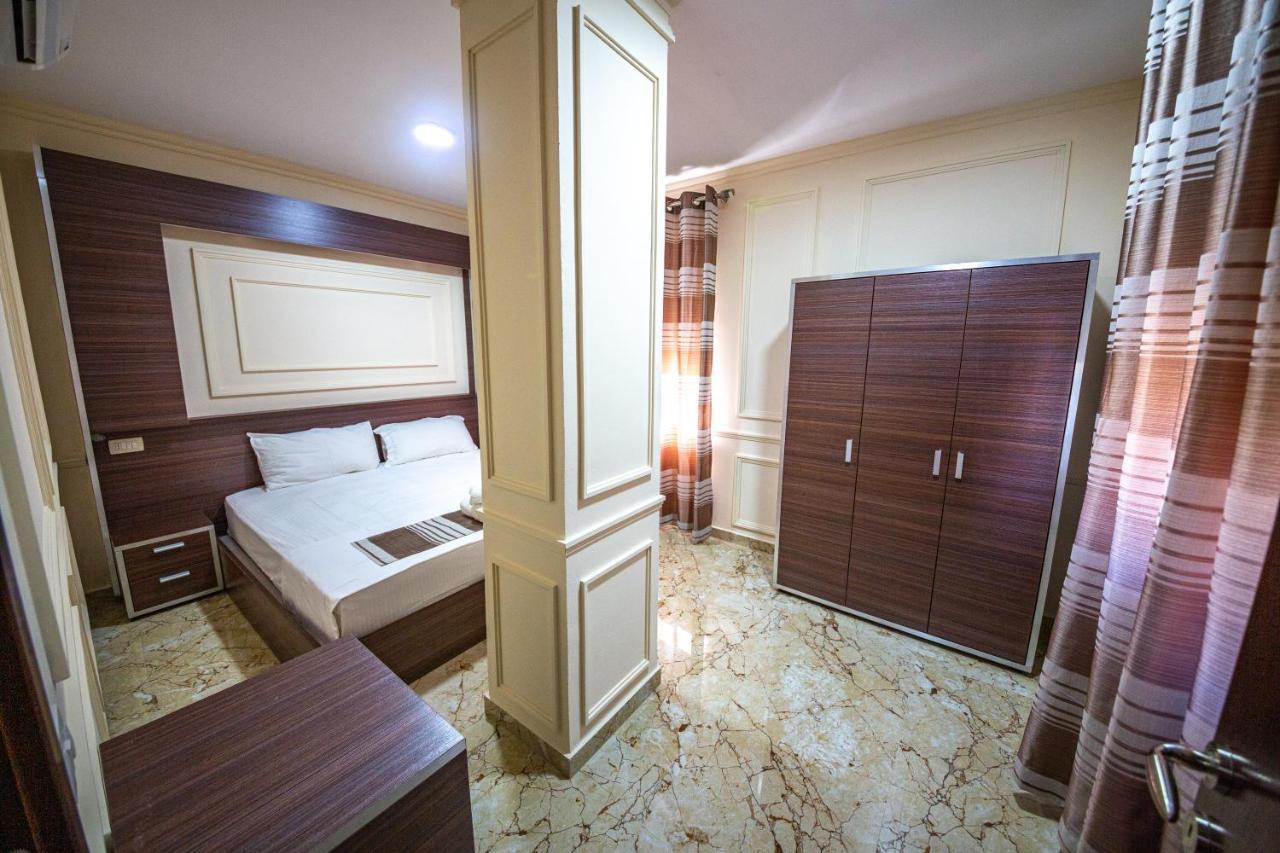 Royal Park Hotel Qerret Zewnętrze zdjęcie
