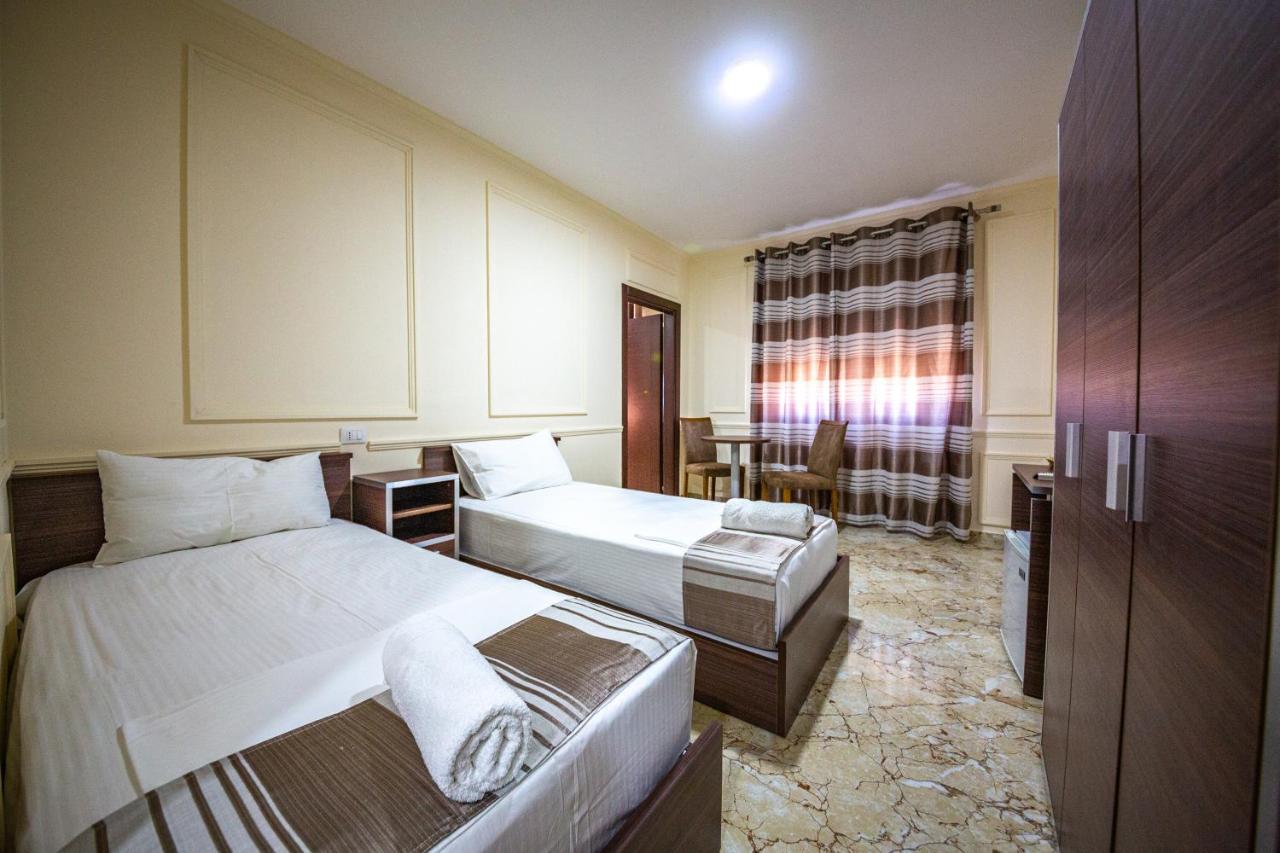 Royal Park Hotel Qerret Zewnętrze zdjęcie