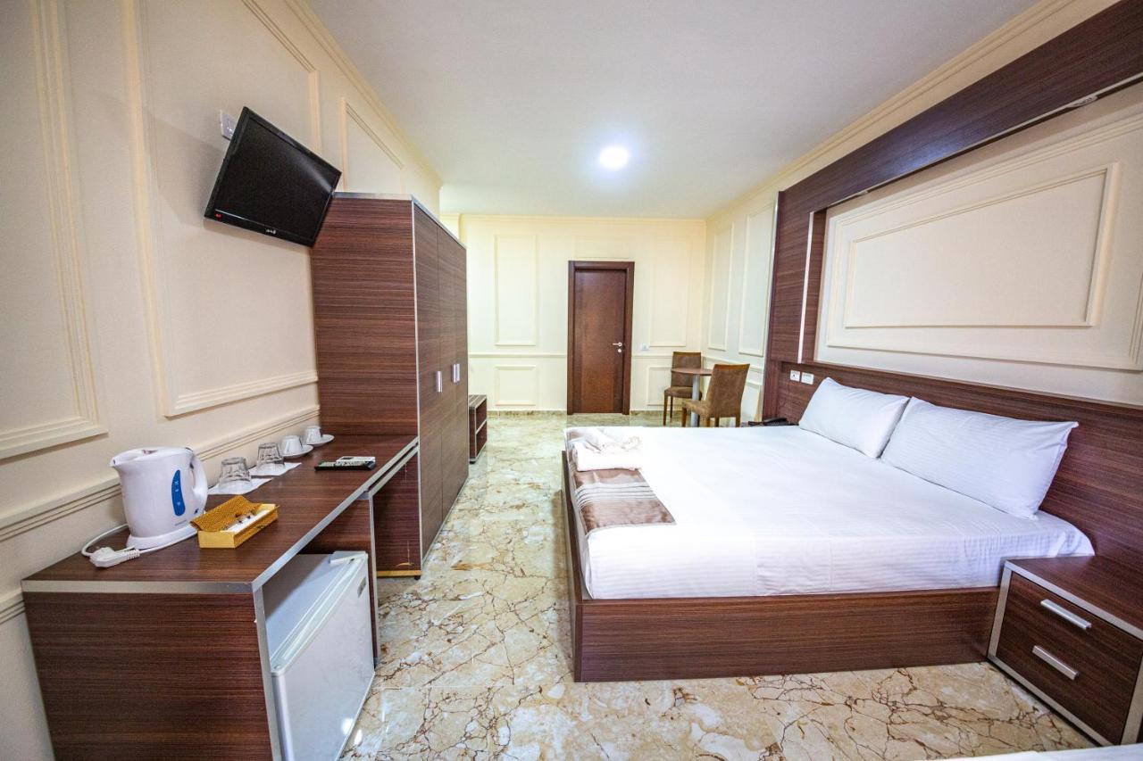 Royal Park Hotel Qerret Zewnętrze zdjęcie