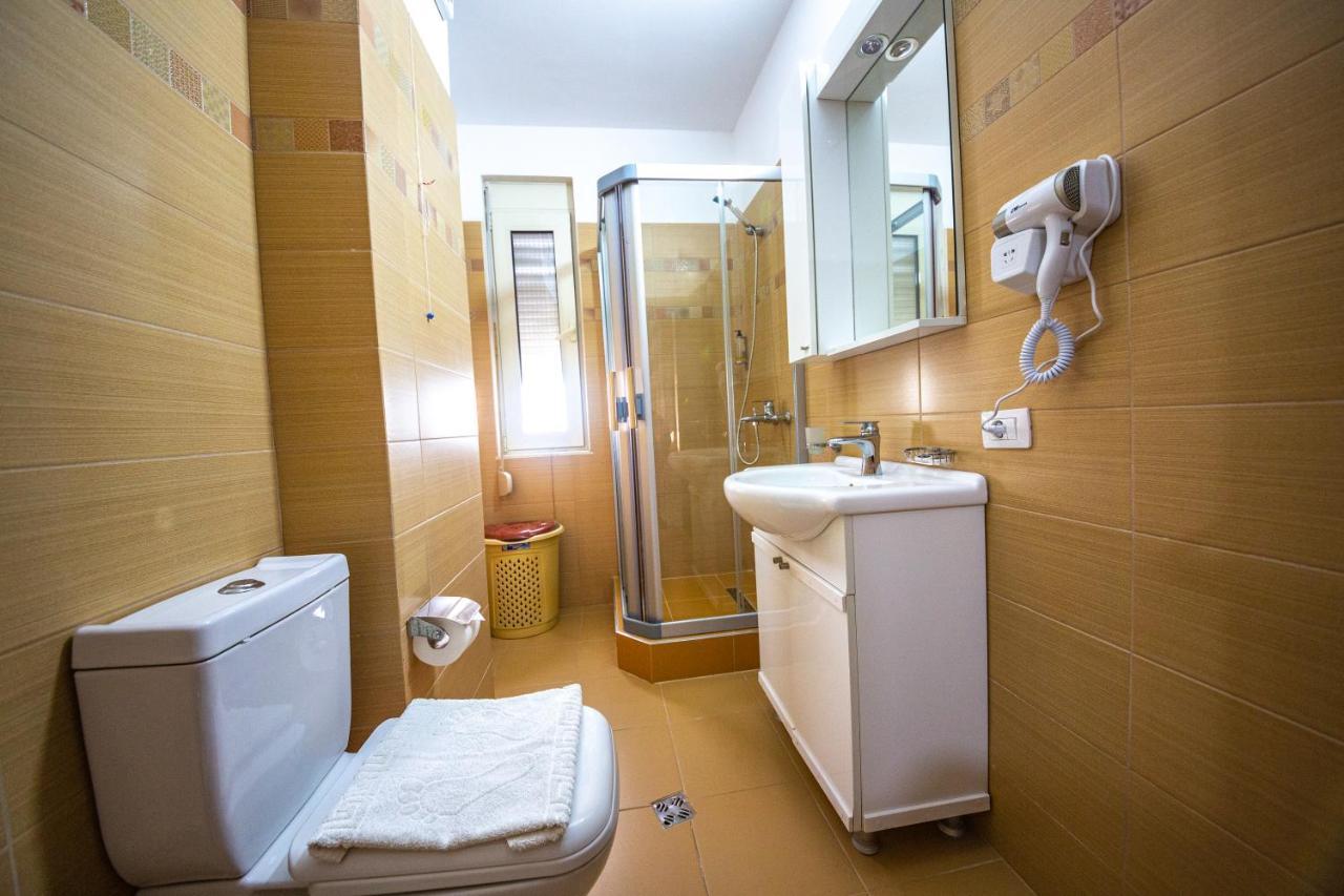 Royal Park Hotel Qerret Zewnętrze zdjęcie