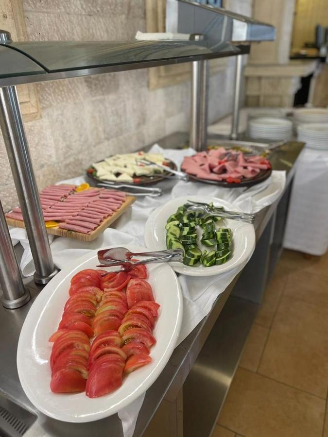 Royal Park Hotel Qerret Zewnętrze zdjęcie