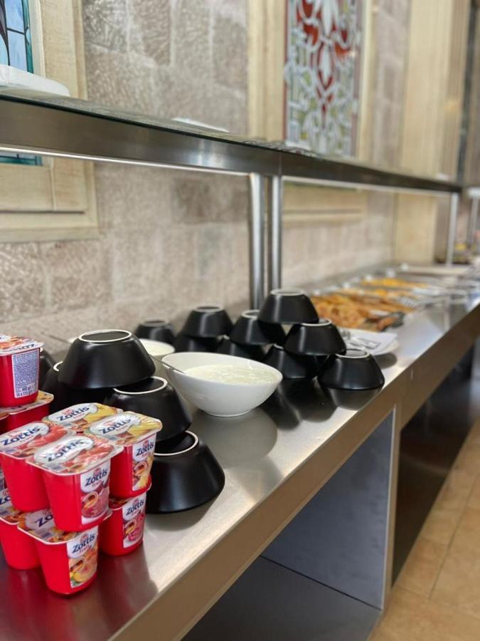 Royal Park Hotel Qerret Zewnętrze zdjęcie