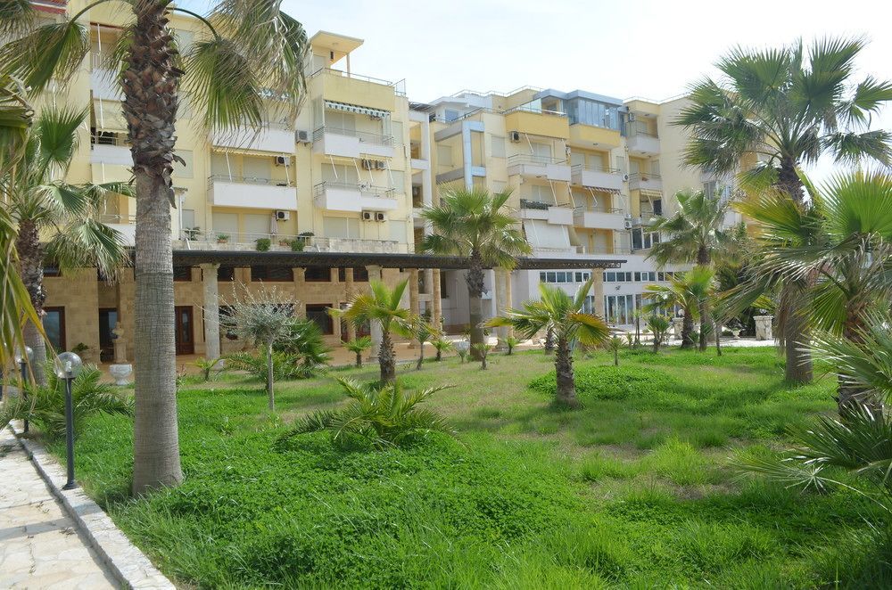 Royal Park Hotel Qerret Zewnętrze zdjęcie