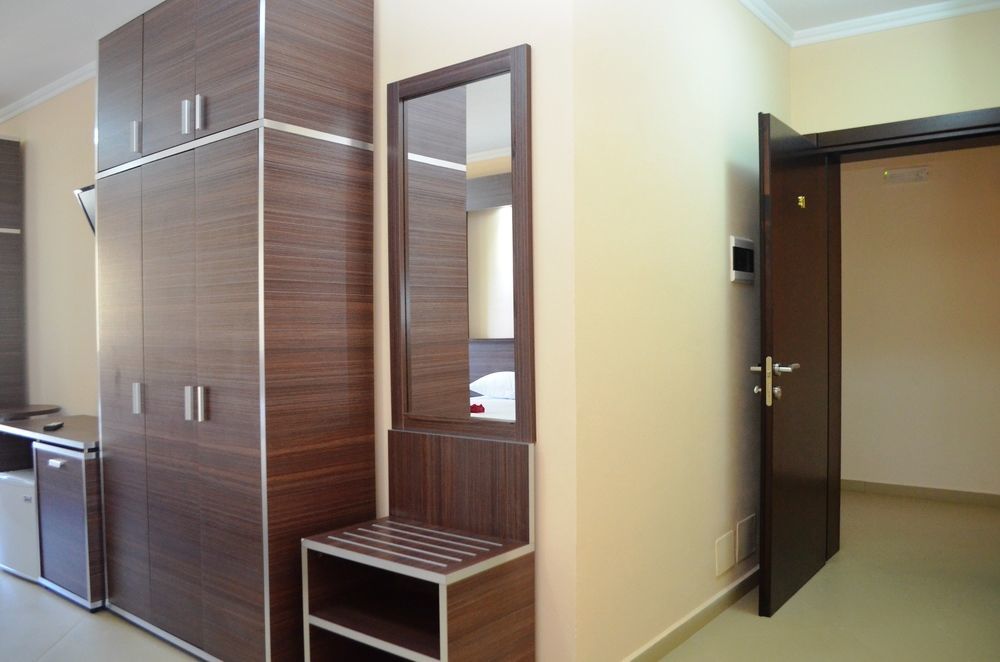 Royal Park Hotel Qerret Zewnętrze zdjęcie