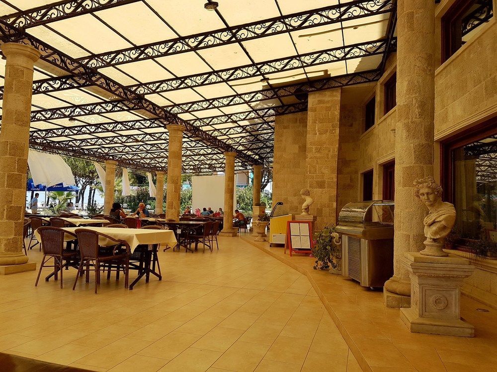Royal Park Hotel Qerret Zewnętrze zdjęcie