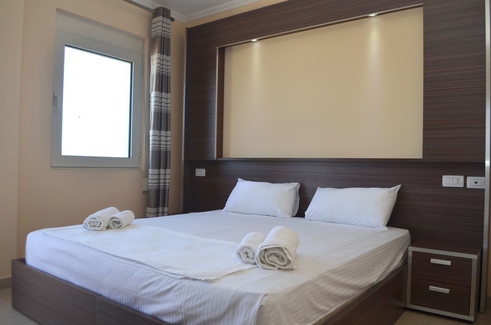 Royal Park Hotel Qerret Zewnętrze zdjęcie
